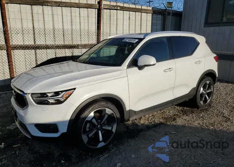 2019 Volvo Xc40 T4 Momentum z USA, uszkodzony, nr VIN YV4AC2HK4K2154423